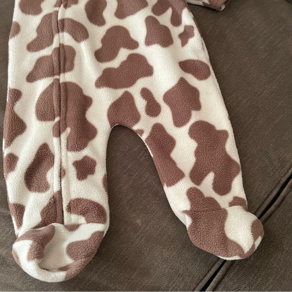 Bundle 4 for $20 Warm, fleece footie with hoodie, booties 🐄 print - Picture 3 of 3